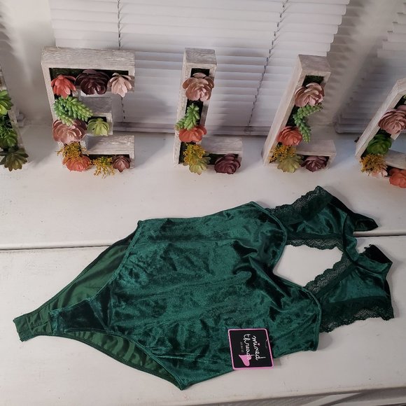 NWT Vibrant Emerald Faux Velvet Body Suit Medium Stretchy Polyester Spandex - Picture 1 of 6